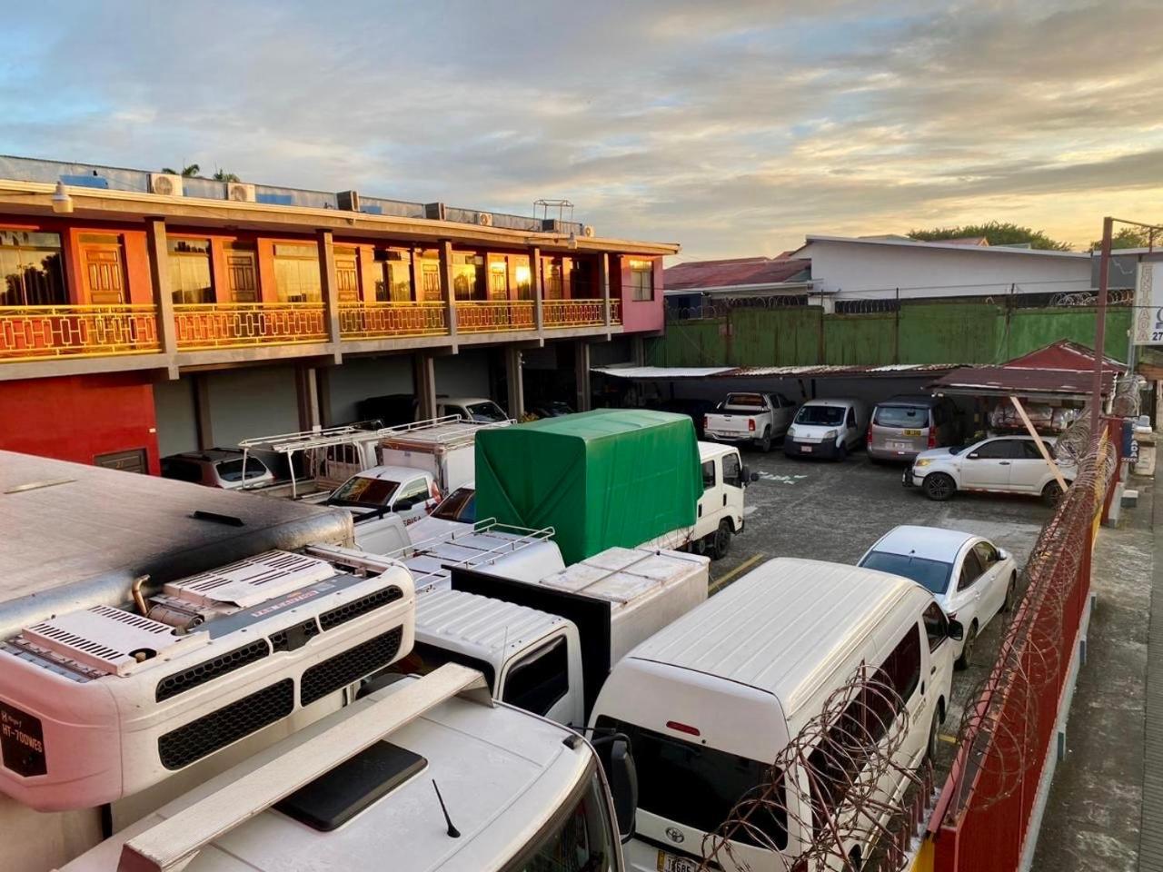 Hotel Costa Del Sol Puerto Limon Exterior photo