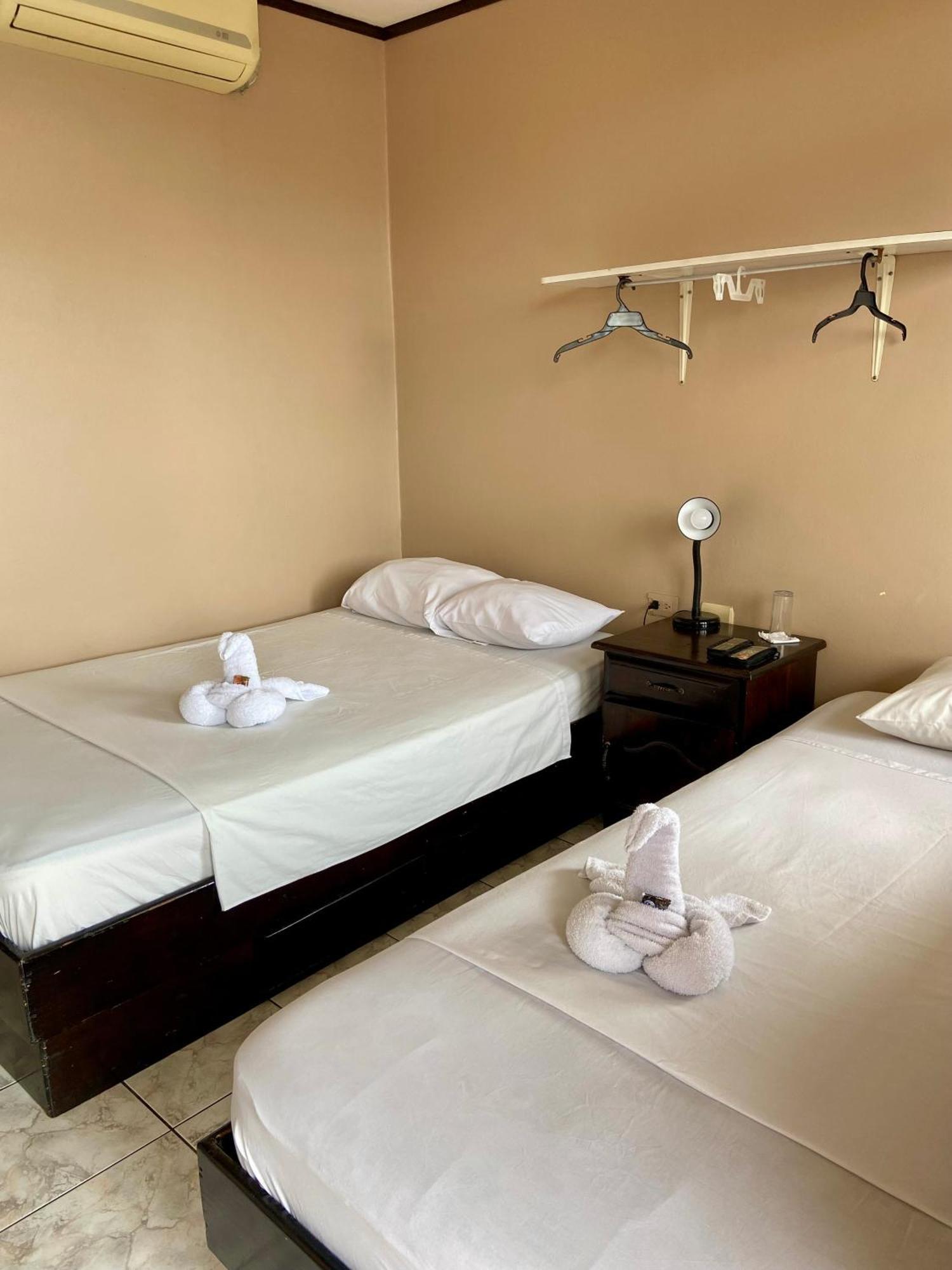 Hotel Costa Del Sol Puerto Limon Exterior photo