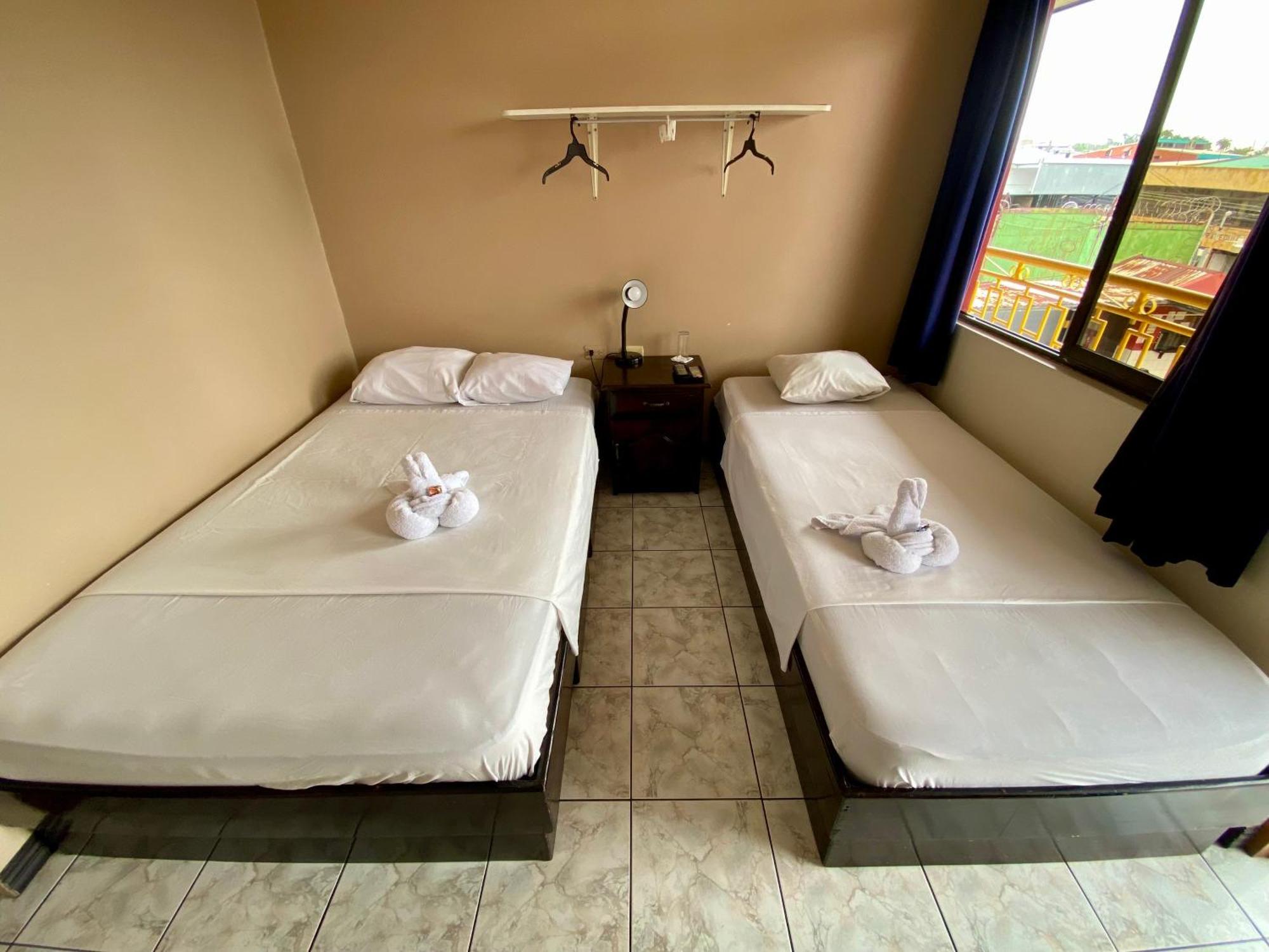 Hotel Costa Del Sol Puerto Limon Exterior photo